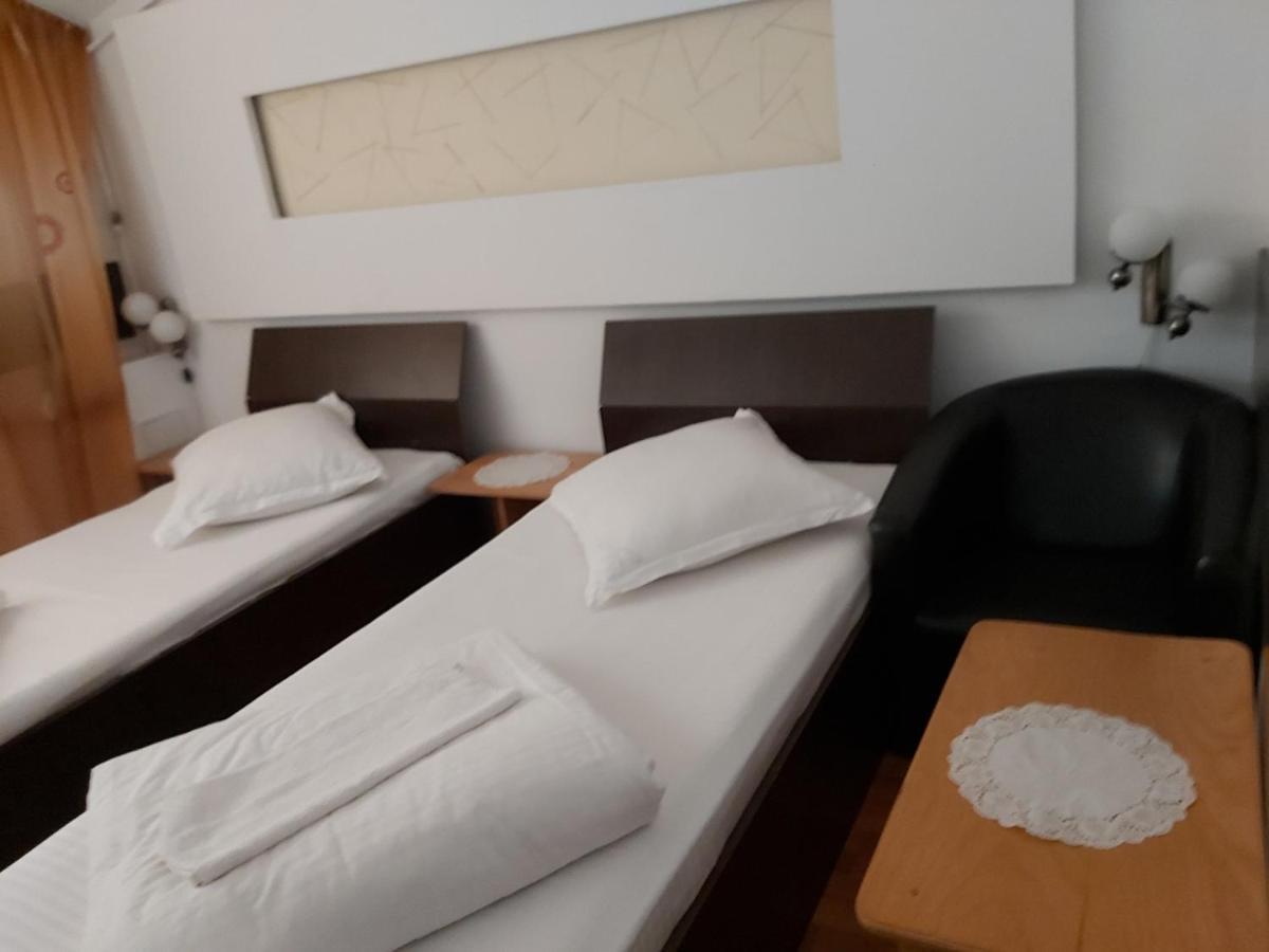 Hotel Turist Resita Exteriér fotografie