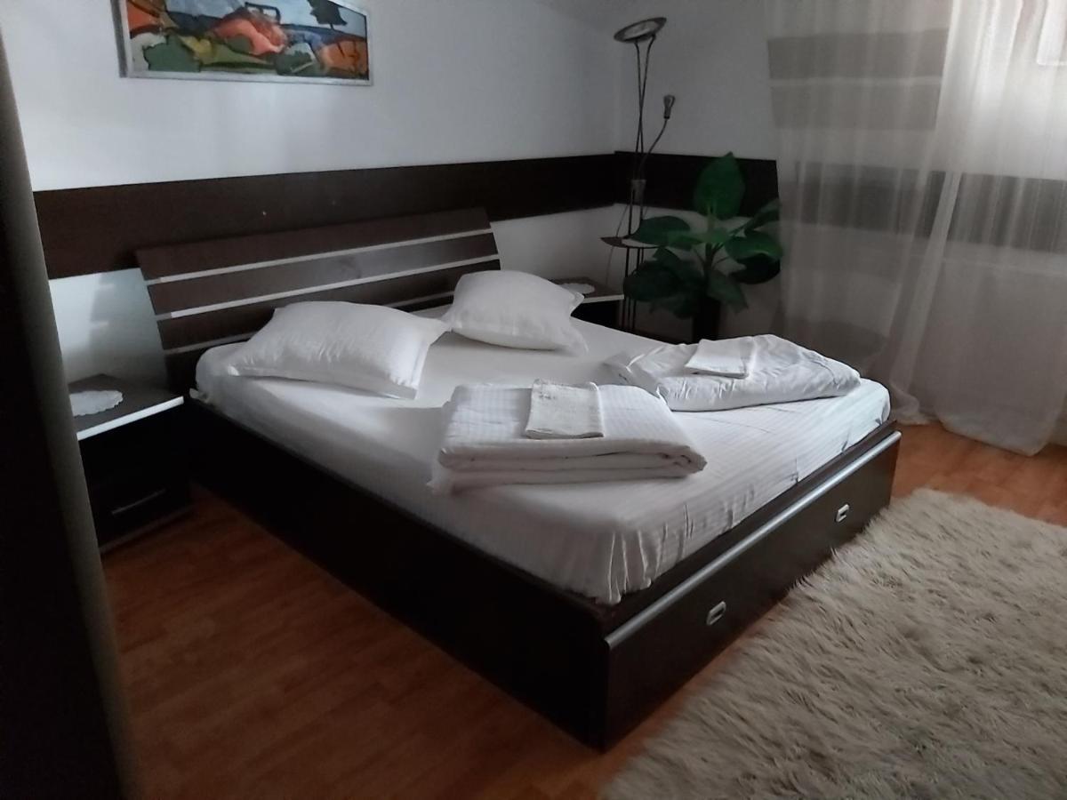 Hotel Turist Resita Exteriér fotografie