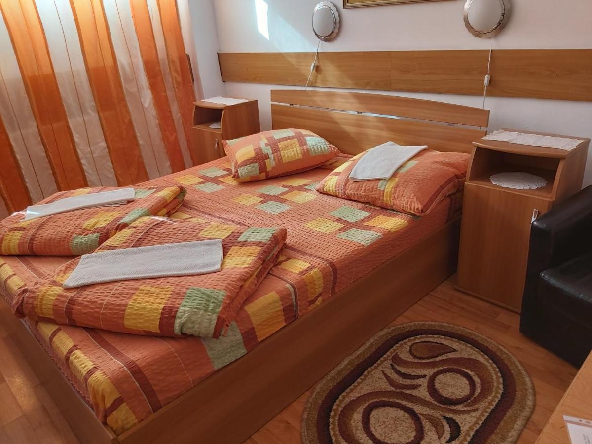 Hotel Turist Resita Exteriér fotografie