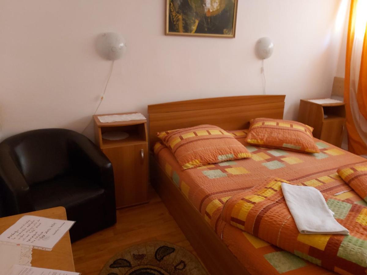 Hotel Turist Resita Exteriér fotografie