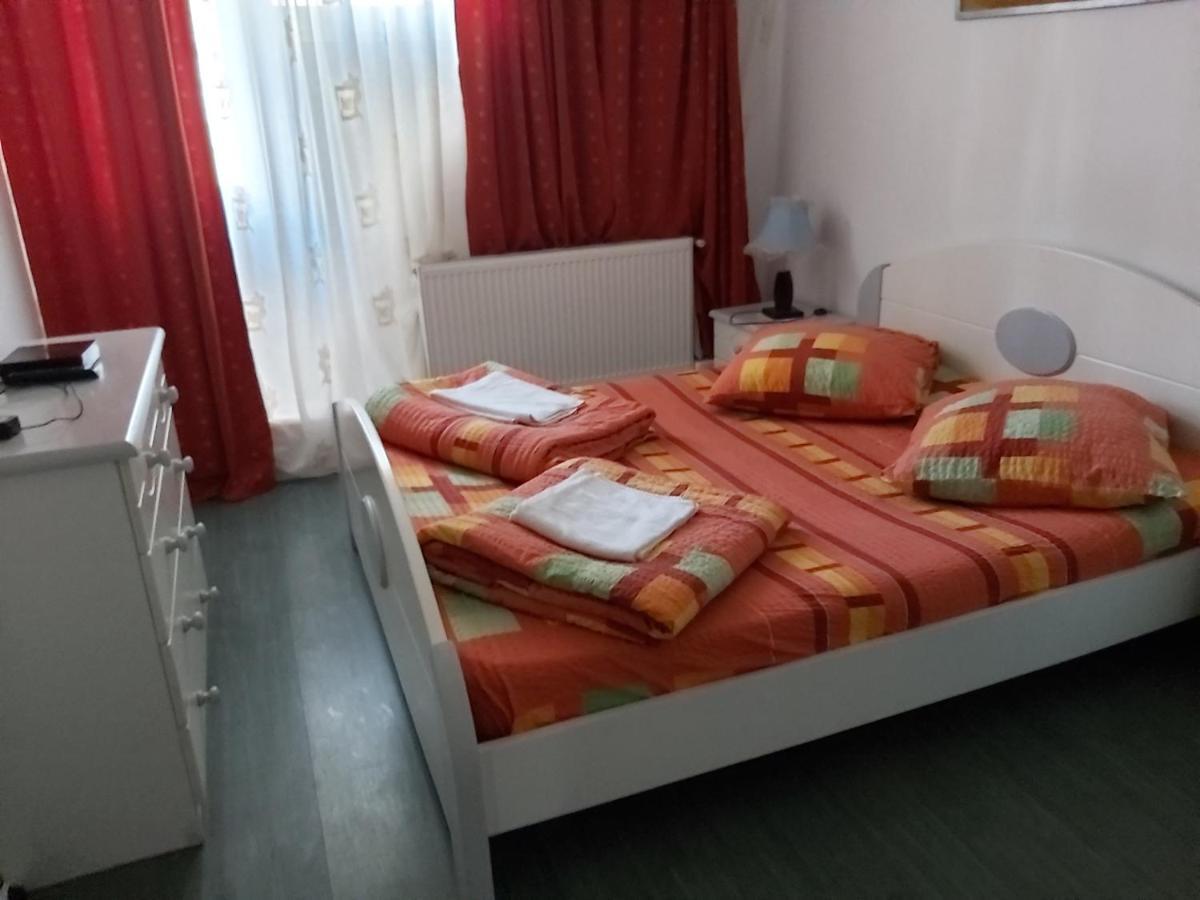 Hotel Turist Resita Exteriér fotografie